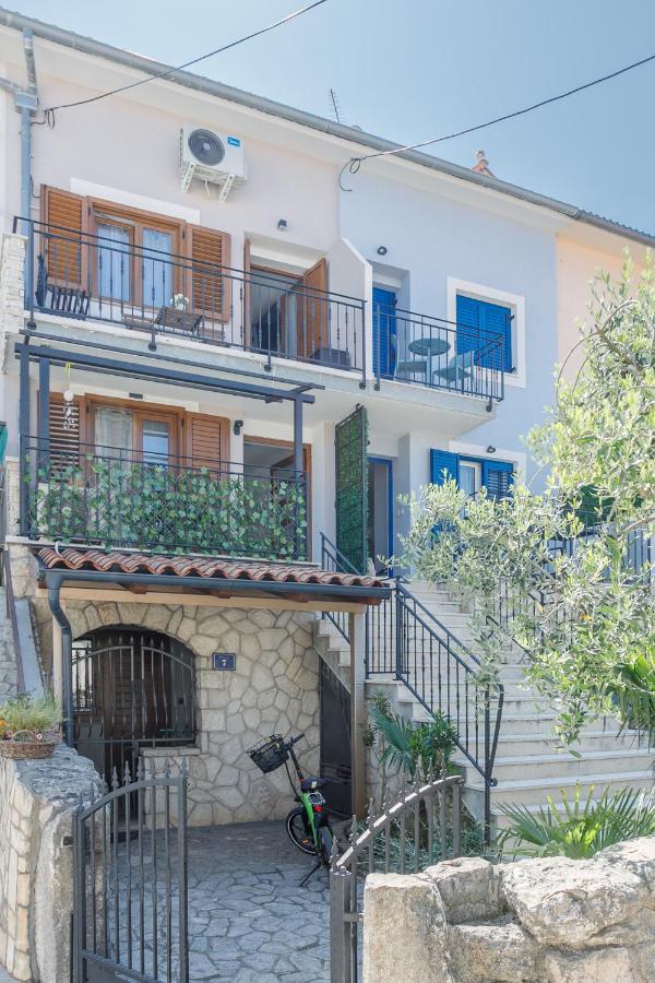 Apartmen Plus U Centru Blizu Plaze Njivice Exterior foto